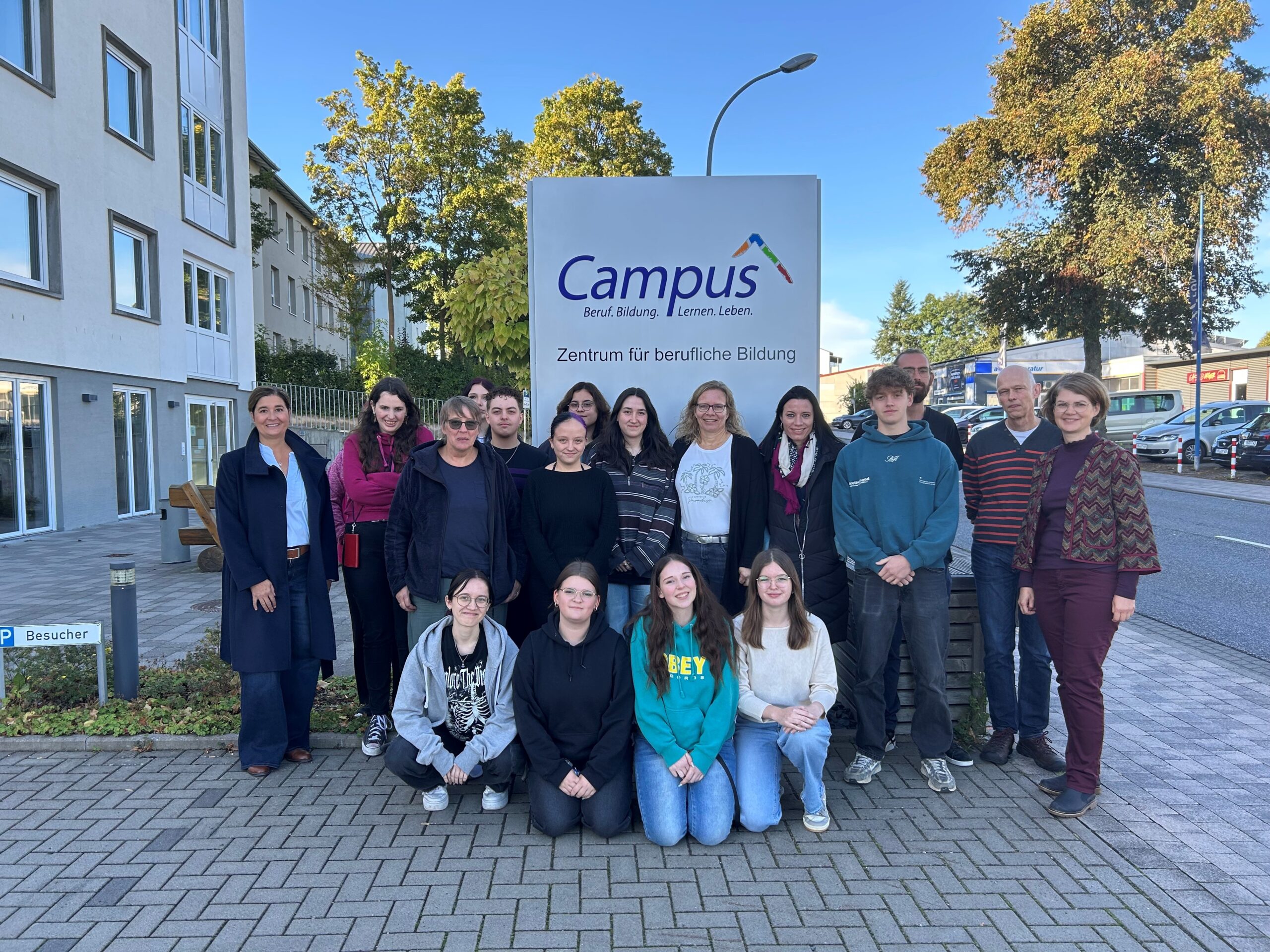 Neue Gesichter bei Kompass Leben e.V.: Begrüßung der Auszubildenden und Praktikanten